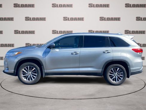 Used 2019 Toyota Highlander XLE image 2