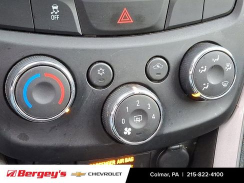 Certified 2022 Chevrolet Trax LT w/ Sport Edition image 18