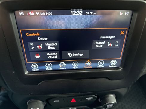 Used 2019 Jeep Renegade Latitude w/ Cold Weather Group AWD/4WD image 27