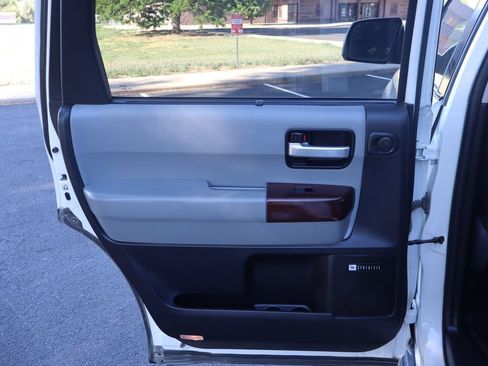 Used 2016 Toyota Sequoia Platinum AWD/4WD image 26