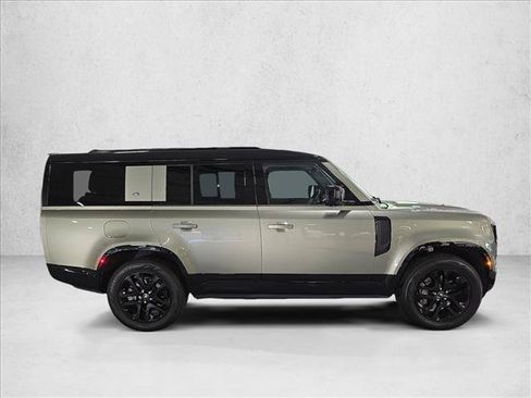 Used 2024 Land Rover Defender 130 X-Dynamic SE AWD/4WD image 4