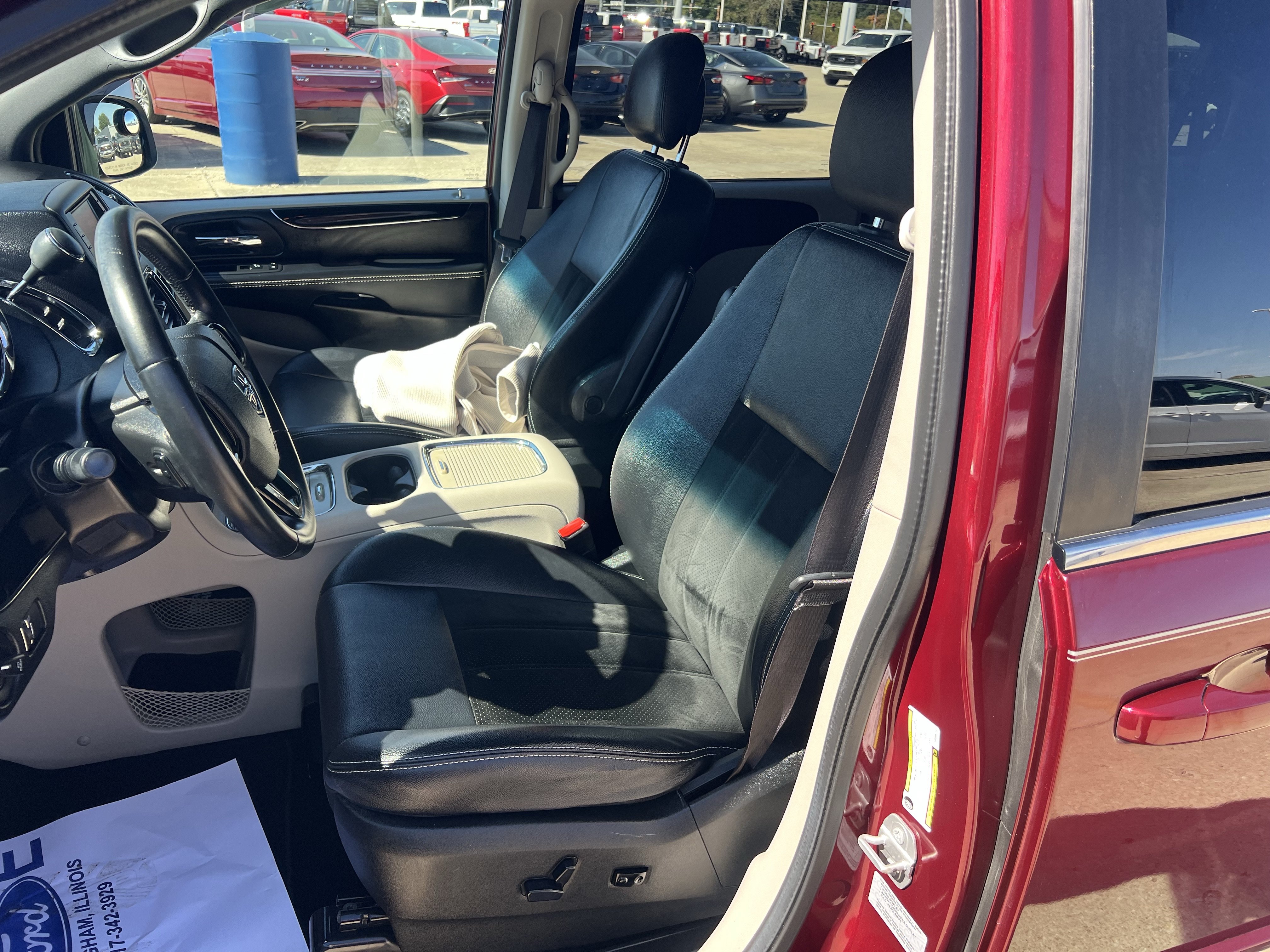 Used 2017 Dodge Grand Caravan SXT FWD image 12