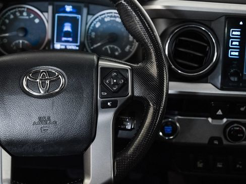 Used 2016 Toyota Tacoma Limited w/ Towing Package RWD image 18