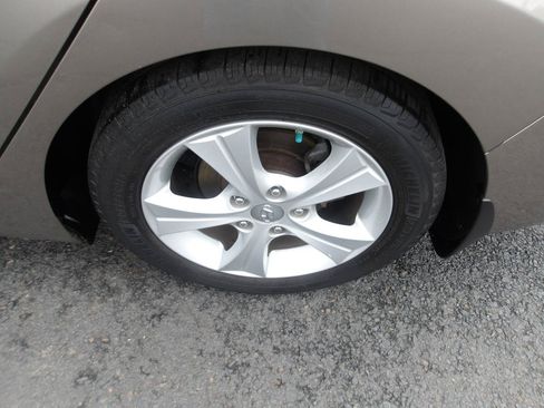 Used 2016 Hyundai Elantra Value Edition FWD image 25