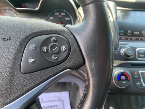 Used 2018 Chevrolet Impala Premier w/ Premier Confidence Package FWD image 11