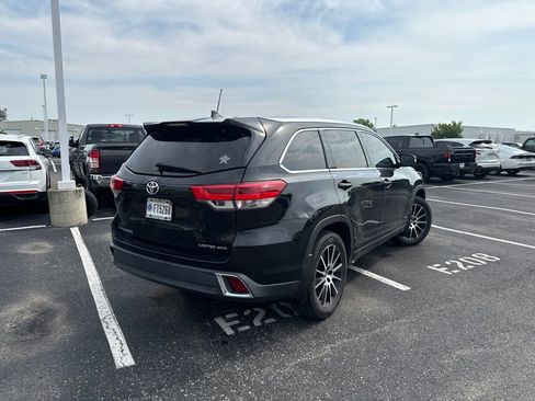 Used 2018 Toyota Highlander Limited Platinum AWD/4WD image 6