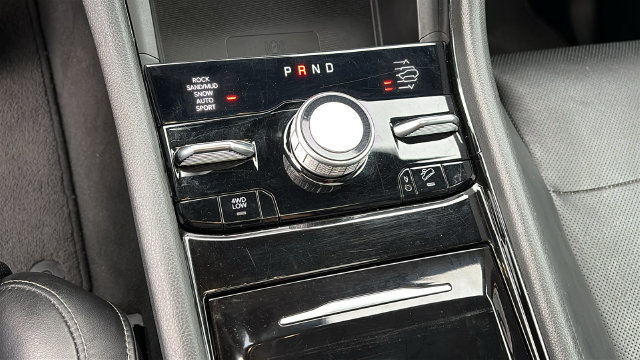 Used 2023 Jeep Grand Cherokee Overland w/ Luxury Tech Group IV AWD/4WD image 19