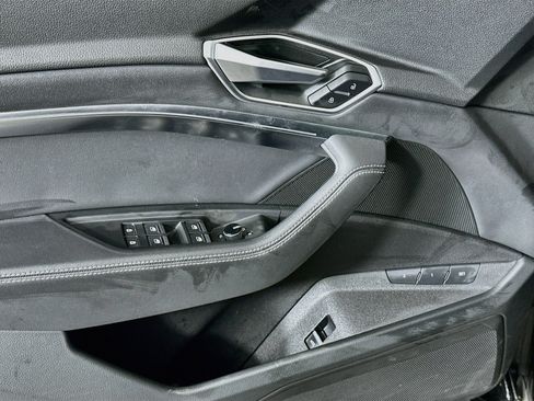 Used 2022 Audi e-tron Premium AWD/4WD image 15