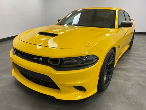 Used 2017 Dodge Charger R/T Scat Pack w/ Dynamics Package RWD image 2