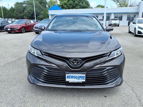 Used 2018 Toyota Camry LE w/ Convenience Package FWD image 9
