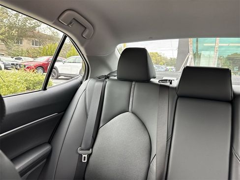 Used 2023 Toyota Camry XLE image 18
