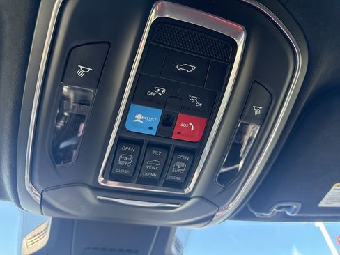 Used 2024 Jeep Wagoneer Launch Edition AWD/4WD image 26
