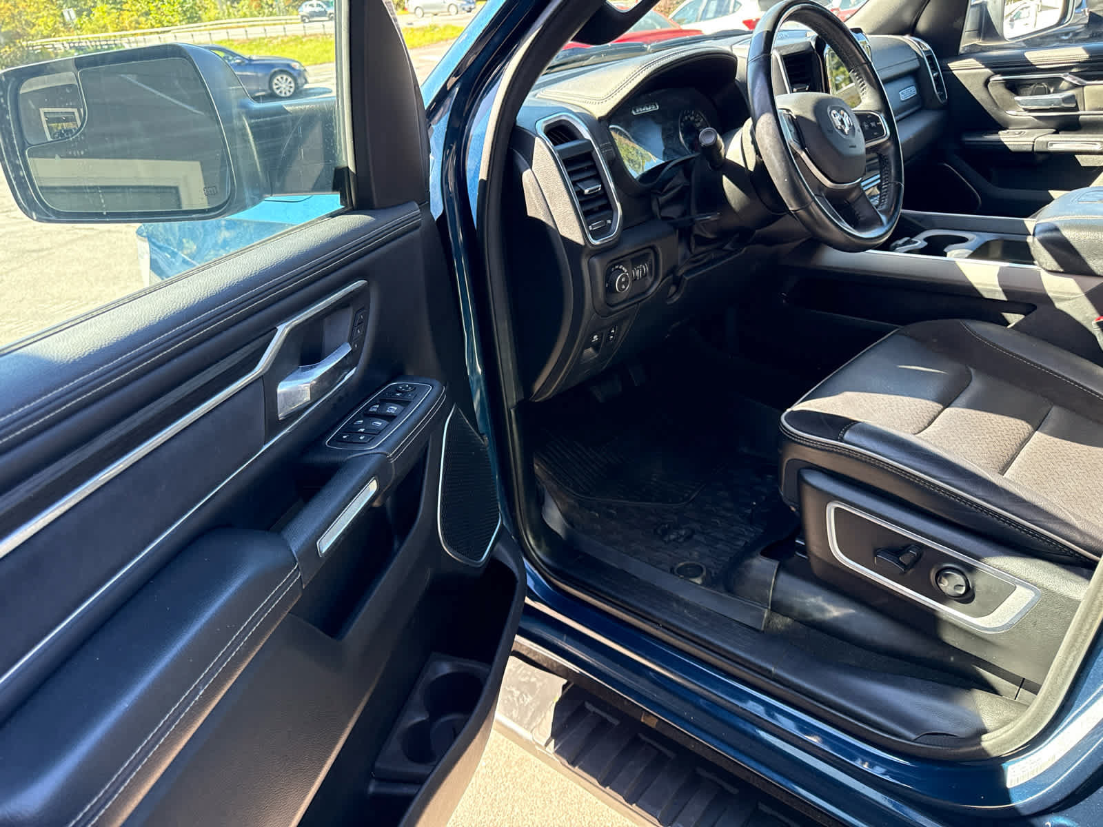 Used 2023 RAM 1500 Laramie AWD/4WD image 14