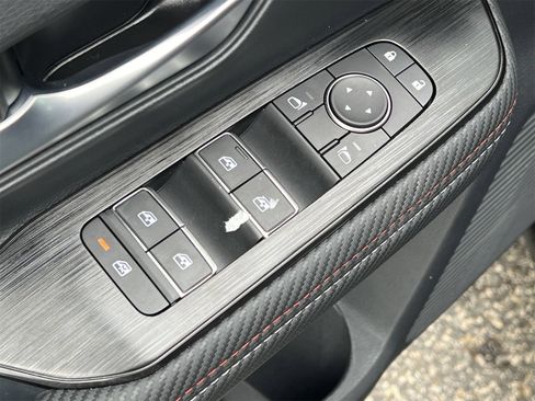 New 2025 Nissan Kicks SR w/ SR Premium Package FWD image 19