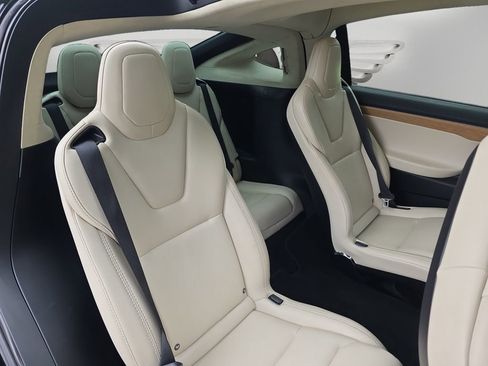 Used 2018 Tesla Model X 75D image 23
