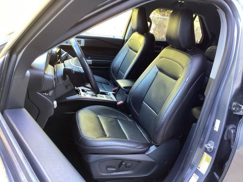 Used 2022 Ford Explorer Limited w/ Equipment Group 301A image 29
