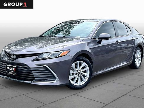 Used 2024 Toyota Camry LE w/ Convenience Package FWD image 1