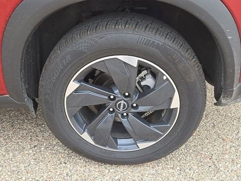 Used 2024 Nissan Rogue SV image 39