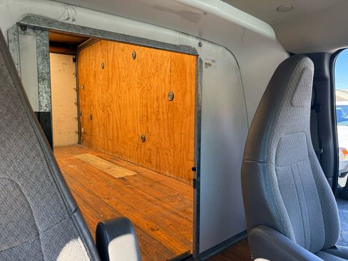 Used 2016 GMC Savana 3500 image 18