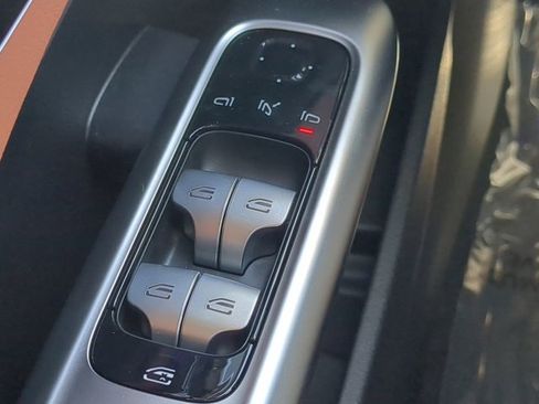 Used 2025 Mercedes-Benz C 300 Sedan image 22