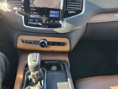 Used 2022 Volvo XC90 T6 Momentum AWD/4WD image 10