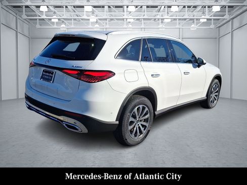 Used 2026 Mercedes-Benz GLC 300 4MATIC image 4