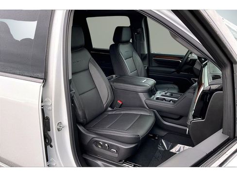 New 2025 GMC Sierra 3500 Denali w/ Denali Reserve Package image 11