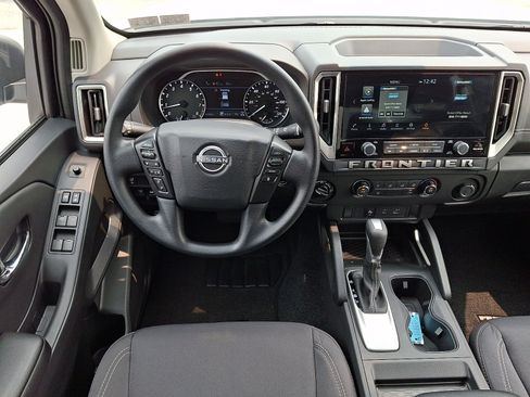 Certified 2025 Nissan Frontier SV AWD/4WD image 13