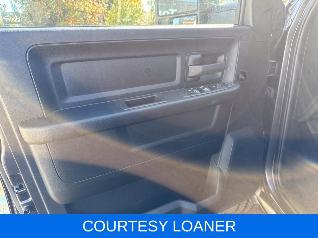 Used 2024 RAM 2500 Tradesman w/ Chrome Appearance Group AWD/4WD image 5