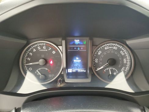 Used 2021 Toyota Tacoma TRD Off-Road image 24