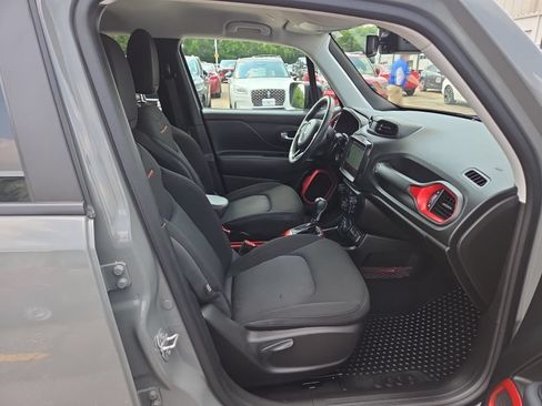 Used 2022 Jeep Renegade Trailhawk AWD/4WD image 36