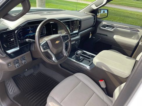 Used 2025 Chevrolet Silverado 1500 LTZ w/ LTZ Convenience Package II AWD/4WD image 10
