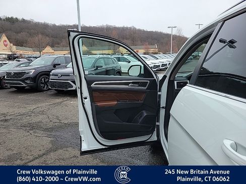 Certified 2023 Volkswagen Atlas SE w/ Black Wheel Package image 37