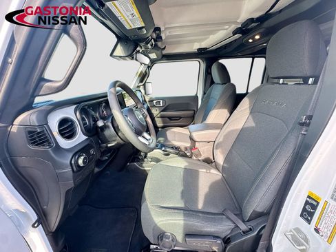 Used 2024 Jeep Wrangler Unlimited Sahara AWD/4WD image 27