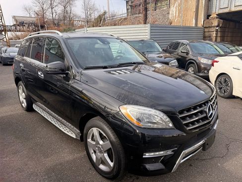 Used 2015 Mercedes-Benz ML 400 4MATIC w/ Lighting Package image 3
