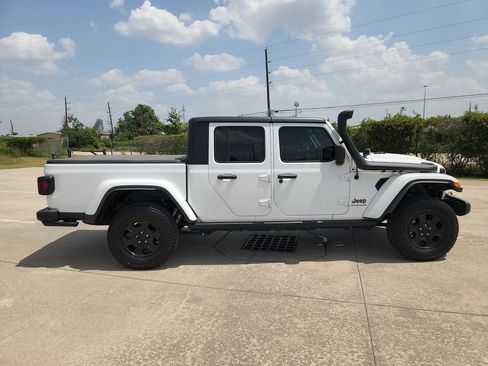 Used 2023 Jeep Gladiator Mojave w/ Cold Weather Group AWD/4WD image 4