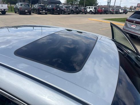 Used 2021 Toyota Avalon Limited w/ Advanced Safety Package FWD image 19