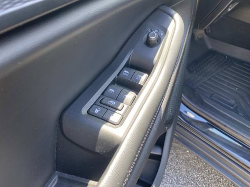 Used 2023 Jeep Grand Cherokee L Laredo image 21