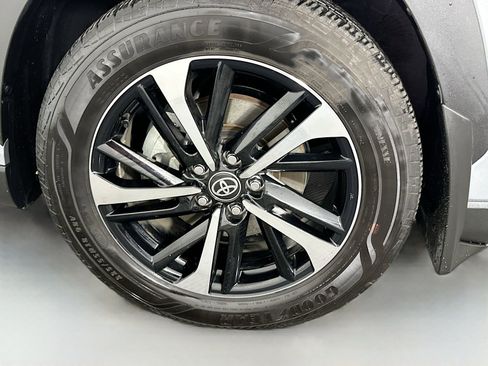 Used 2024 Toyota Corolla Cross XSE w/ Convenience Package image 34