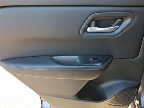 Used 2025 Nissan Rogue SV image 19