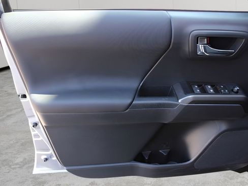 Used 2023 Toyota Tacoma TRD Sport w/ Technology Package image 18