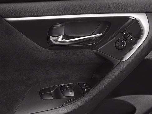 Used 2013 Nissan Altima 3.5 SV image 22