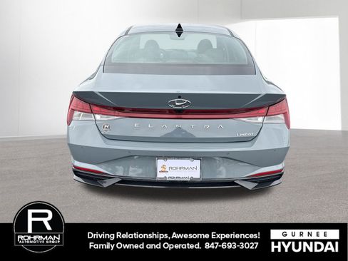 Used 2023 Hyundai Elantra Limited w/ Preferred Accessory Package image 8