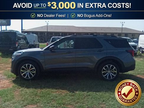 Certified 2025 Ford Explorer ST-Line w/ Premium Package RWD image 2