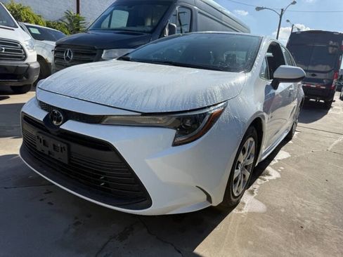 Used 2024 Toyota Corolla LE image 3