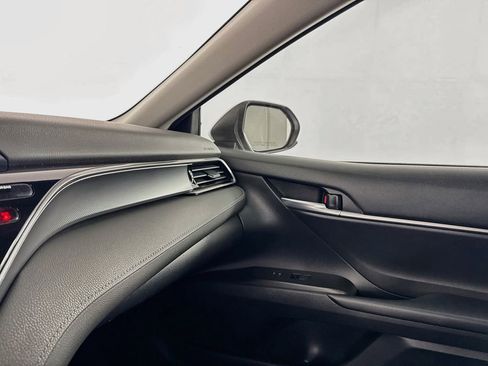 Used 2021 Toyota Camry SE FWD image 38
