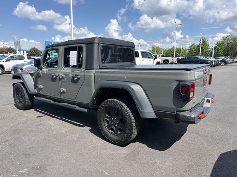 Used 2023 Jeep Gladiator Mojave AWD/4WD image 8