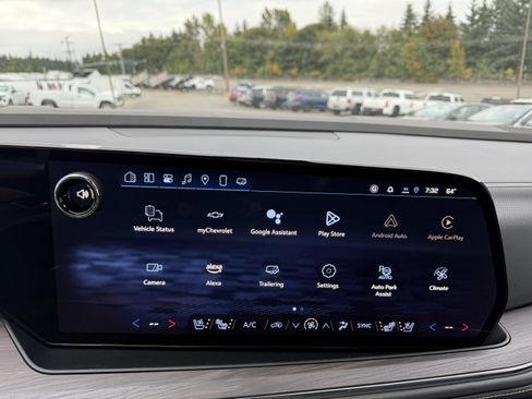 New 2025 Chevrolet Suburban Premier image 25