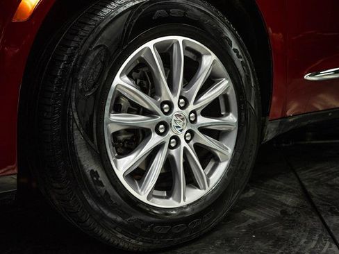 Used 2024 Buick Enclave Premium image 3