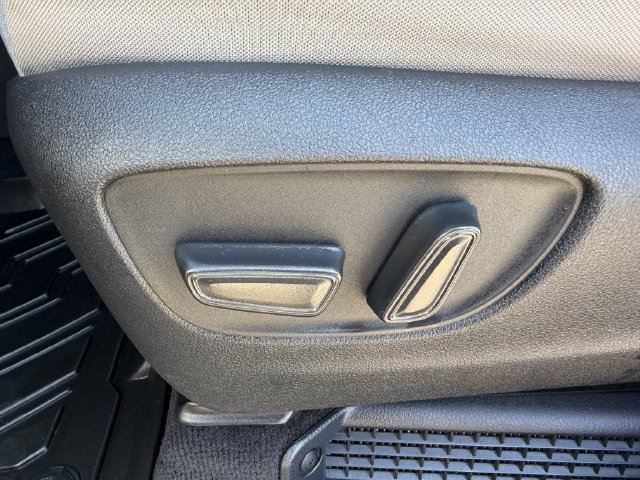 Used 2025 Toyota Sienna LE FWD image 23